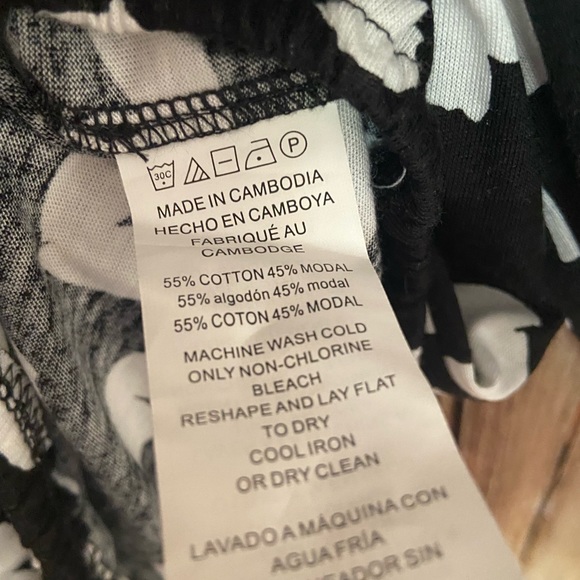 COPY - White print Michael Kors Blouse NWT - Picture 8 of 10